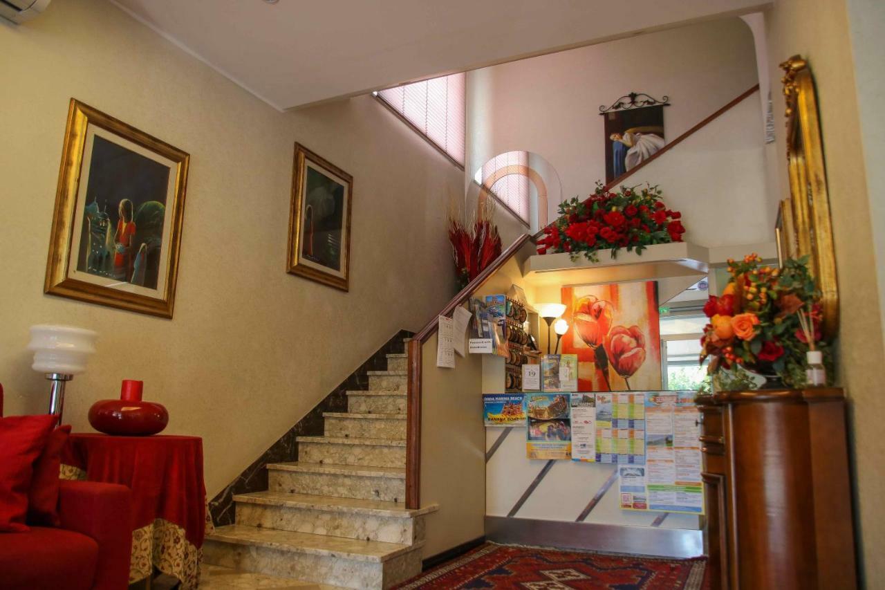 Hotel Brezza Rimini Exterior photo