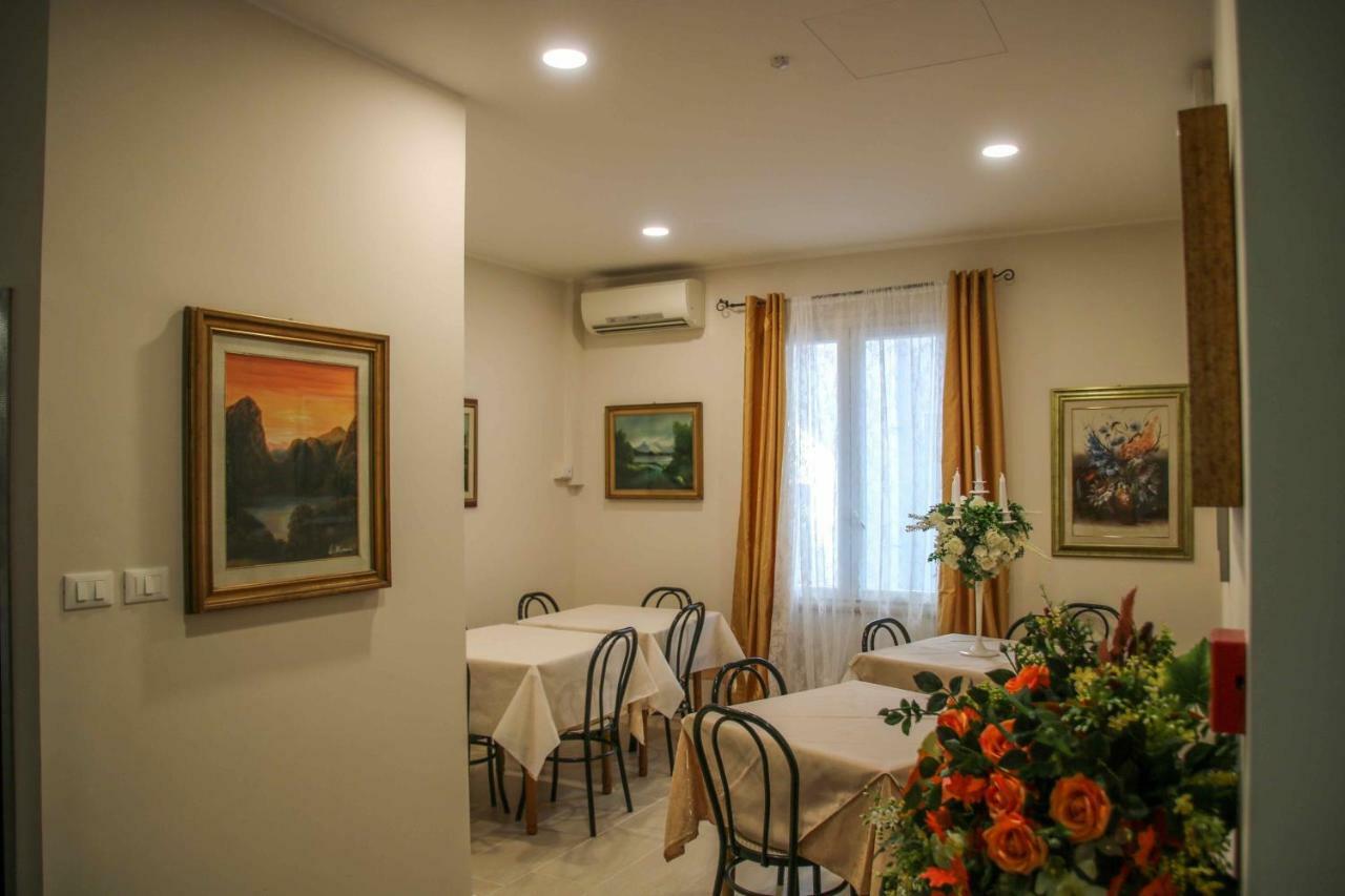 Hotel Brezza Rimini Exterior photo